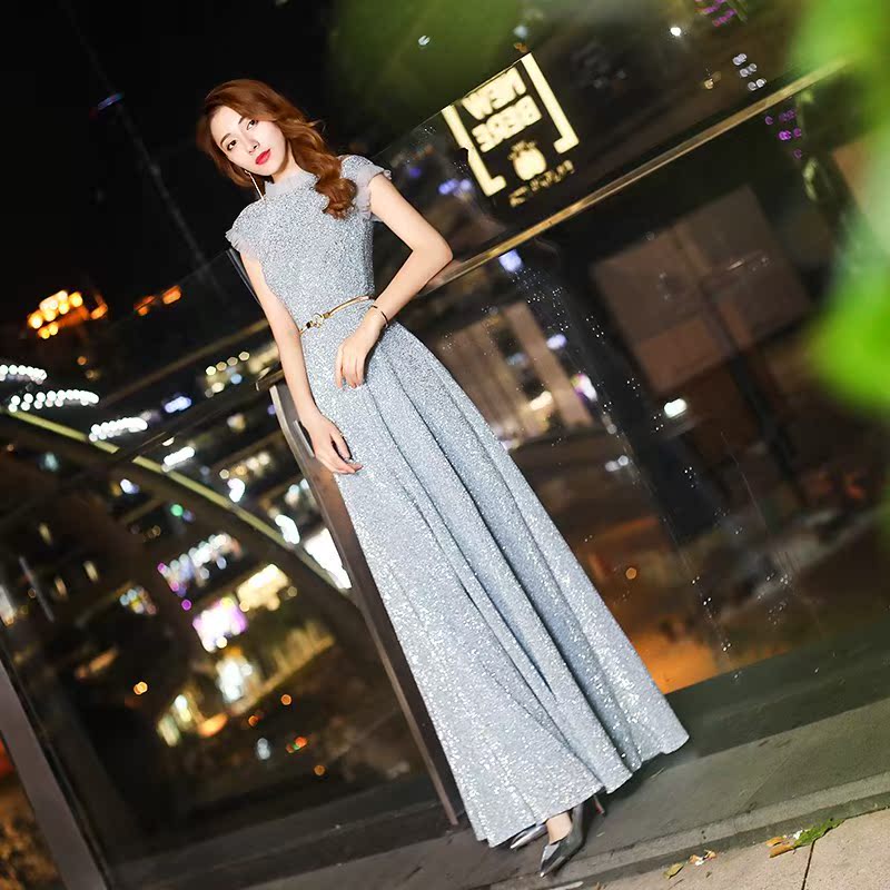 。银色晚礼服女长款2018新款宴会高贵优雅高端显瘦年会主持人礼服在类目 女装/女士精品, 婚纱/旗袍/礼服, 礼服/晚装中 - 来自Buy2taobao.com提供专业的淘宝代购服务