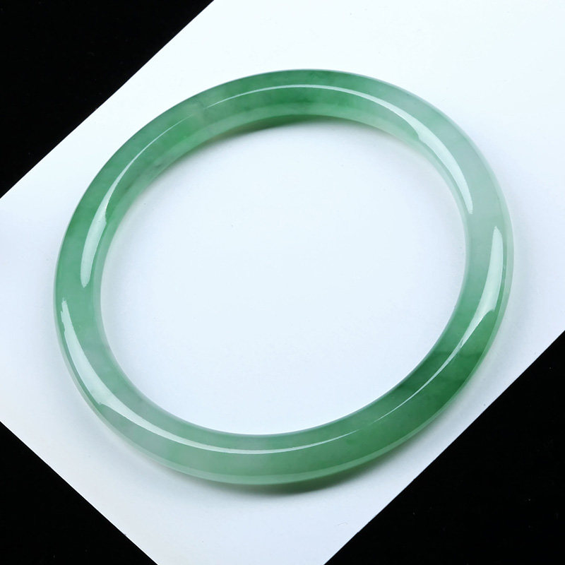 冰种翠绿色翡翠圆条手镯 内径58.6mm 32.11克