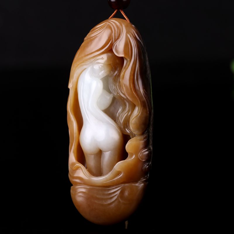 中国玉石雕刻大师张红哲 和田玉裸女把件 293.09g