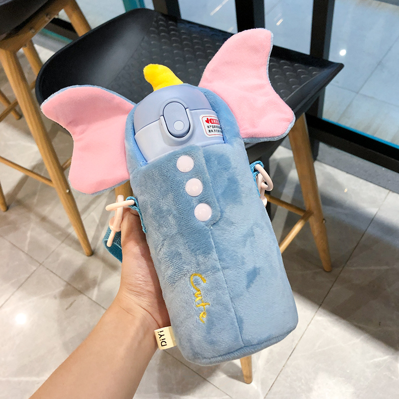 网红卡通儿童保温水杯套袋子斜挎可爱杯子保护套提绳毛绒套500ml