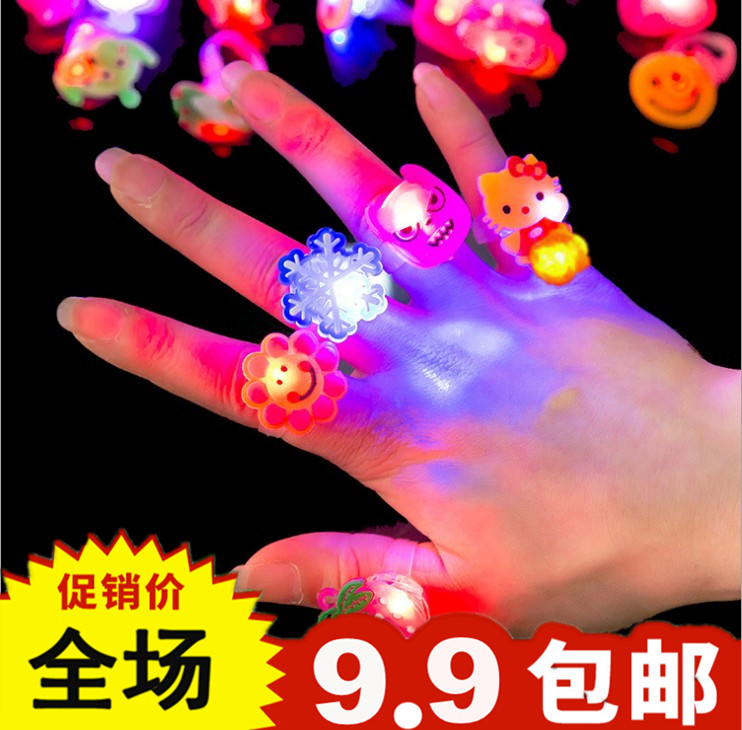 创意发光玩具儿童礼物闪光戒指发光手指灯宝宝小玩具闪亮夹子发夹在类目 玩具/童车/益智/积木/模型, 电子/发光/充气/整蛊玩具, 发光玩具中 - 来自Buy2taobao.com提供专业的淘宝代购服务