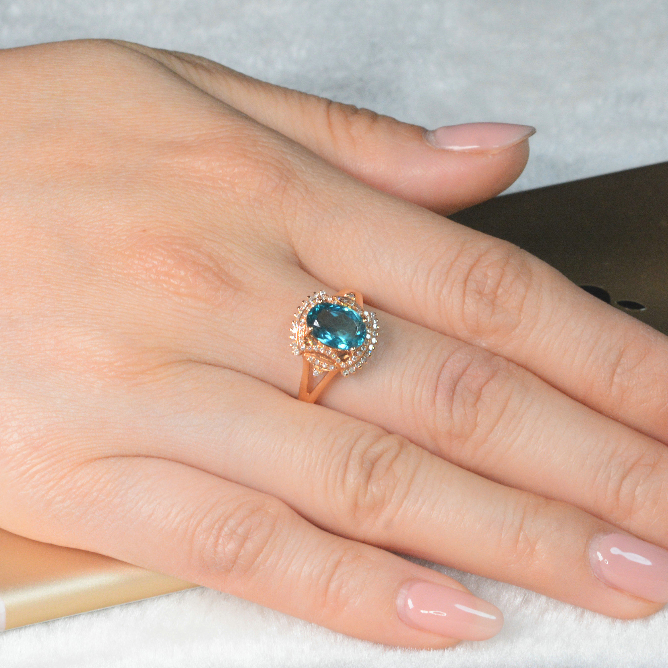 2.70ct 18k金天然 磷灰石戒指 伴镶钻石 2878