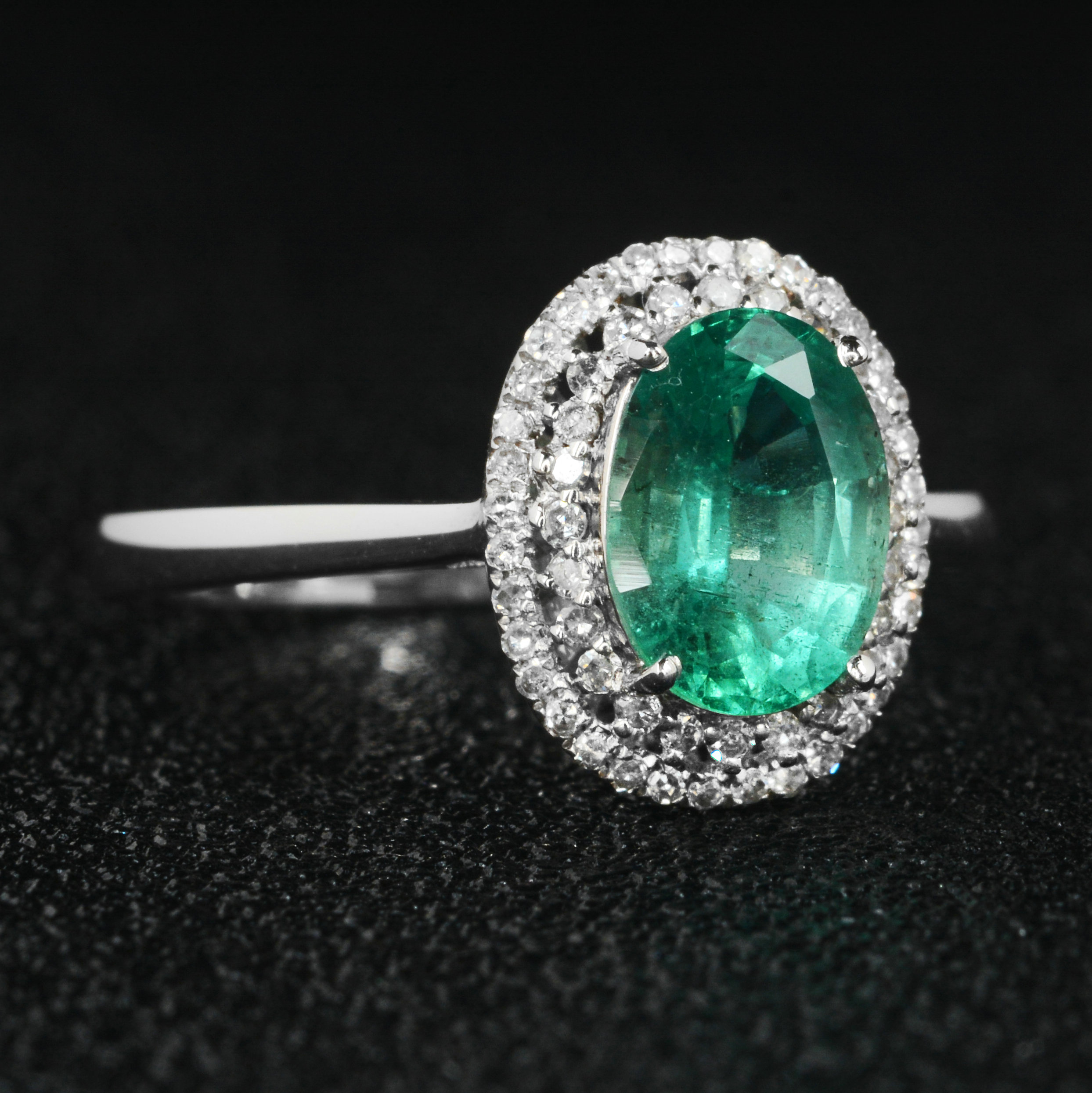 1.60ct 18k金天然祖母绿戒指 伴镶钻石 经典耐看款式 2883