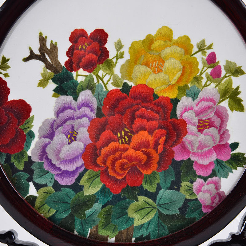 工美大师肖兰 汉绣台屏 圆形牡丹