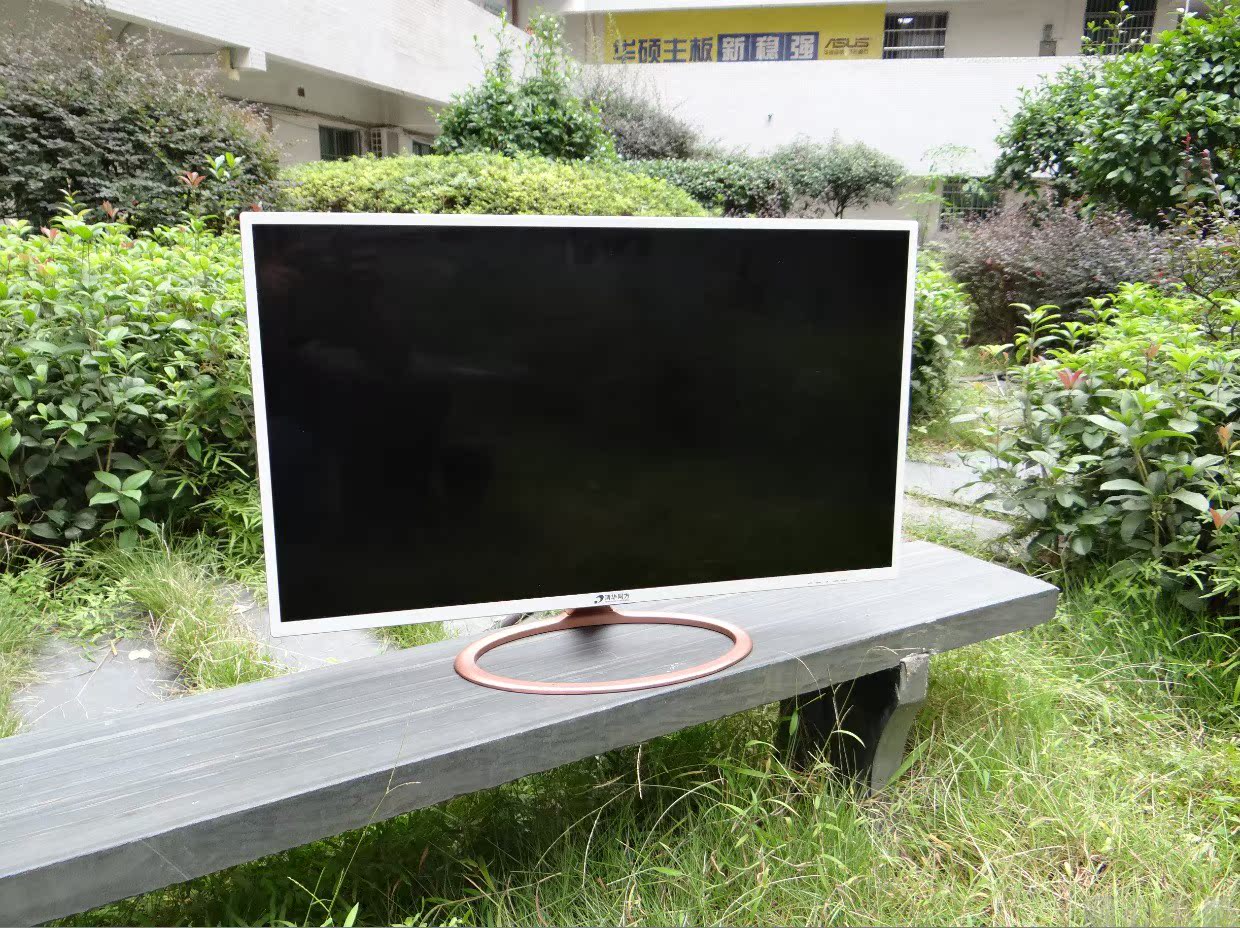 32寸液晶显示器 清华同方32寸超薄显示器 带金属底坐在类目 电脑硬件/显示器/电脑周边, 显示器中 - 来自Buy2taobao.com提供专业的淘宝代购服务