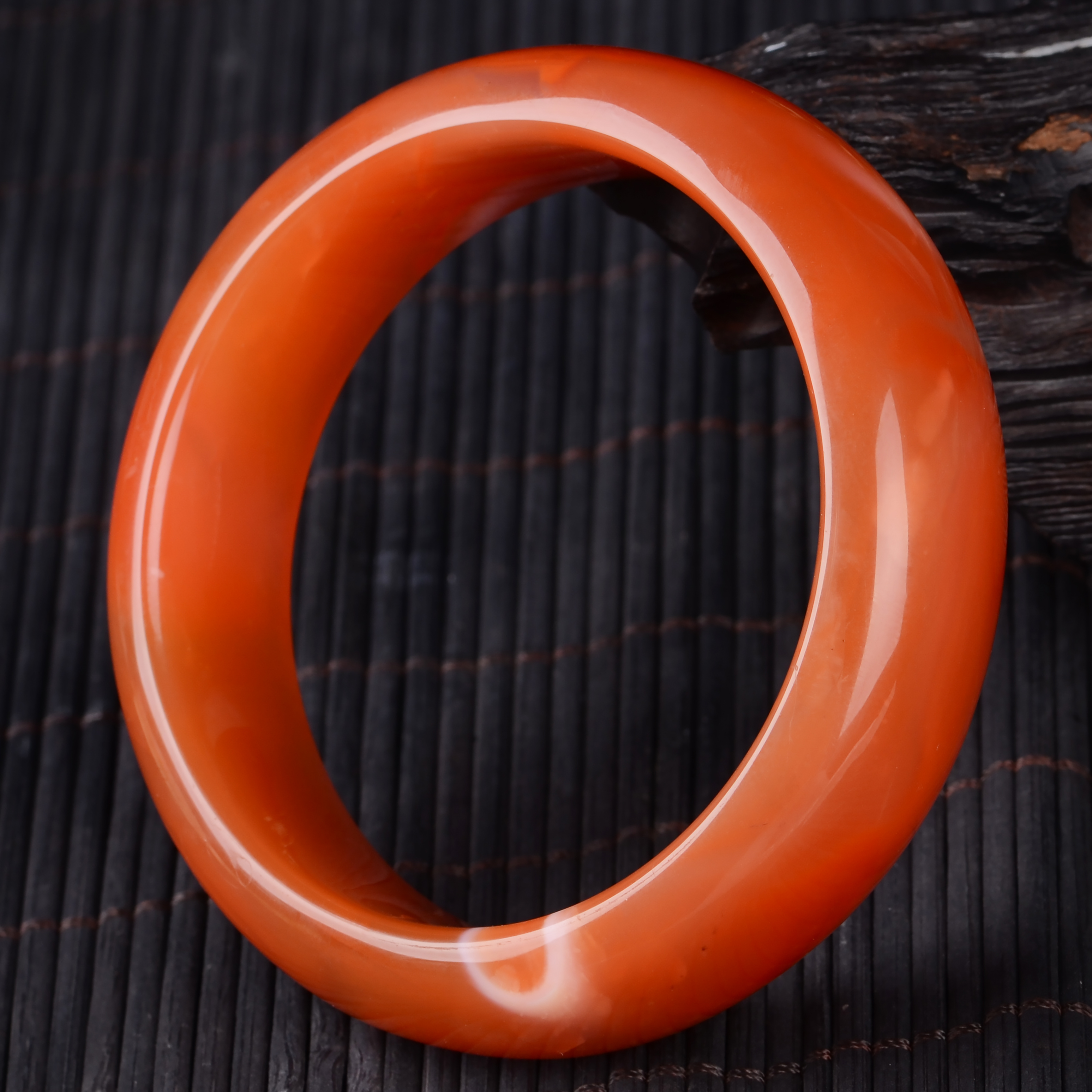 82.8g【柿子红】肉质均匀罕见精品时尚59圈口南红玛瑙手镯