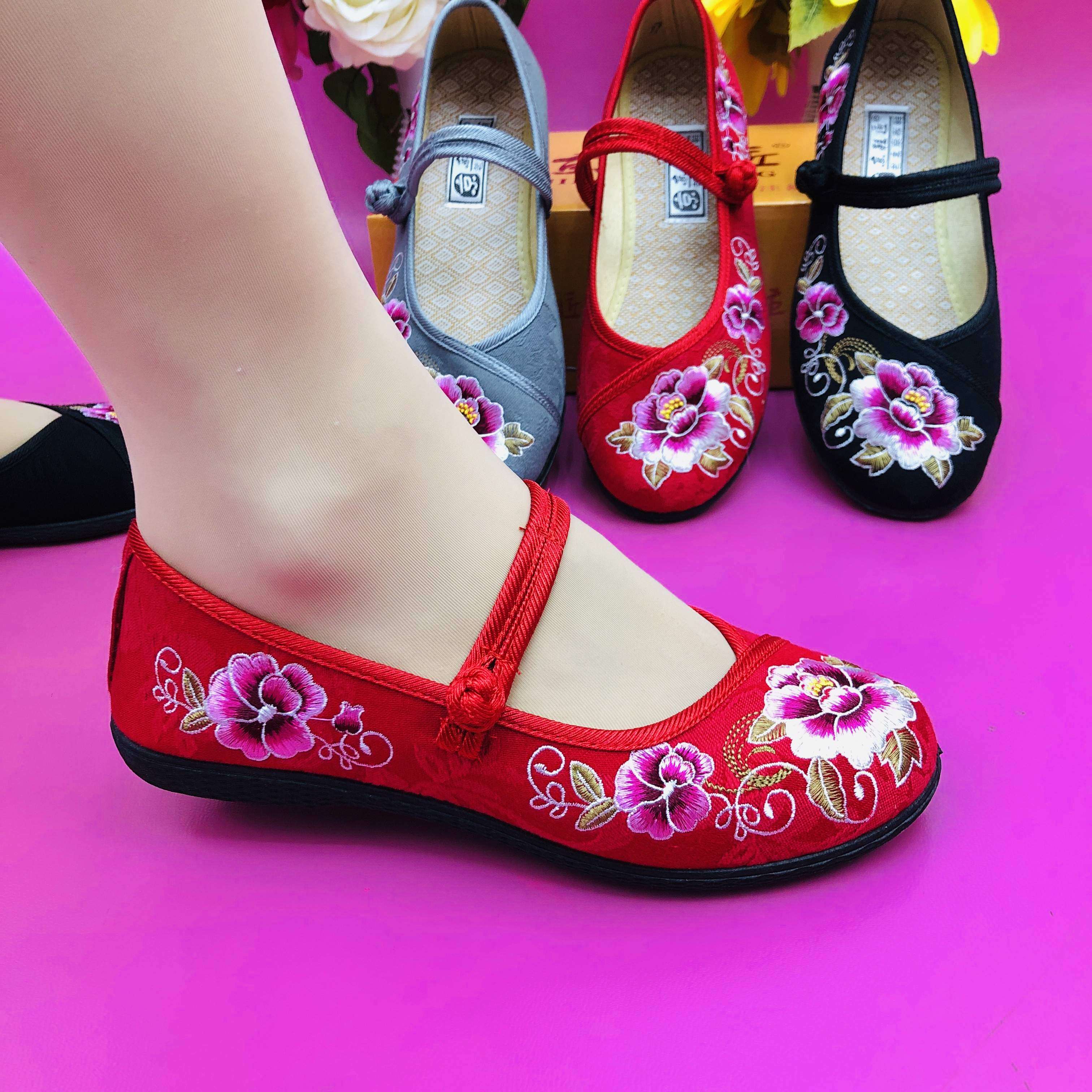 老北京布鞋妈妈鞋女鞋正宗中老年时尚款老人绣花女软底帆布绣花鞋