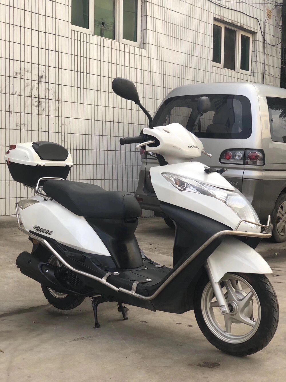 踏板摩托车125 五羊本田_原版五羊本田酷影125cc排量踏板摩托车燃油