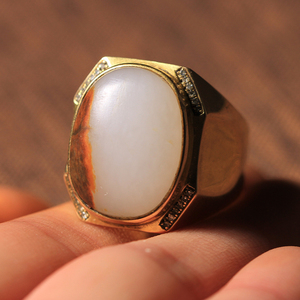 方言企业和田玉精品羊脂白玉枣红皮18k金24颗钻石男款扳指戒指o