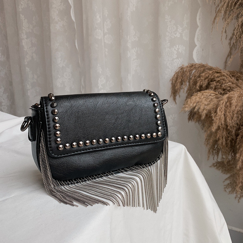 流苏小方包包女2019新款铆钉软皮蹦迪包简约迷你链条单肩斜挎小包