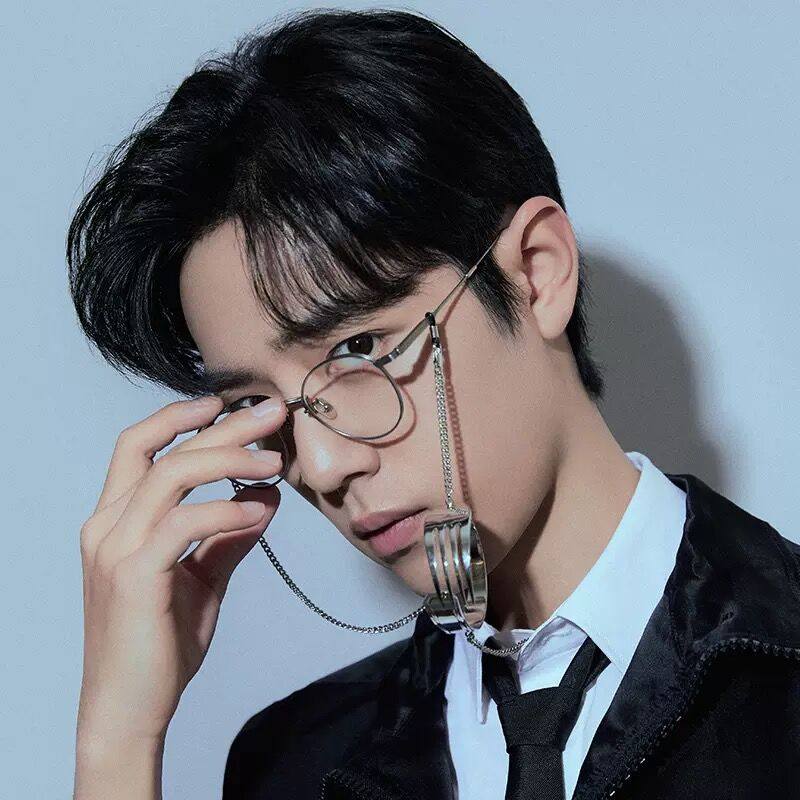 肖战同款眼镜平光镜女护目防辐射护眼抗蓝光男款变色近视有度数潮