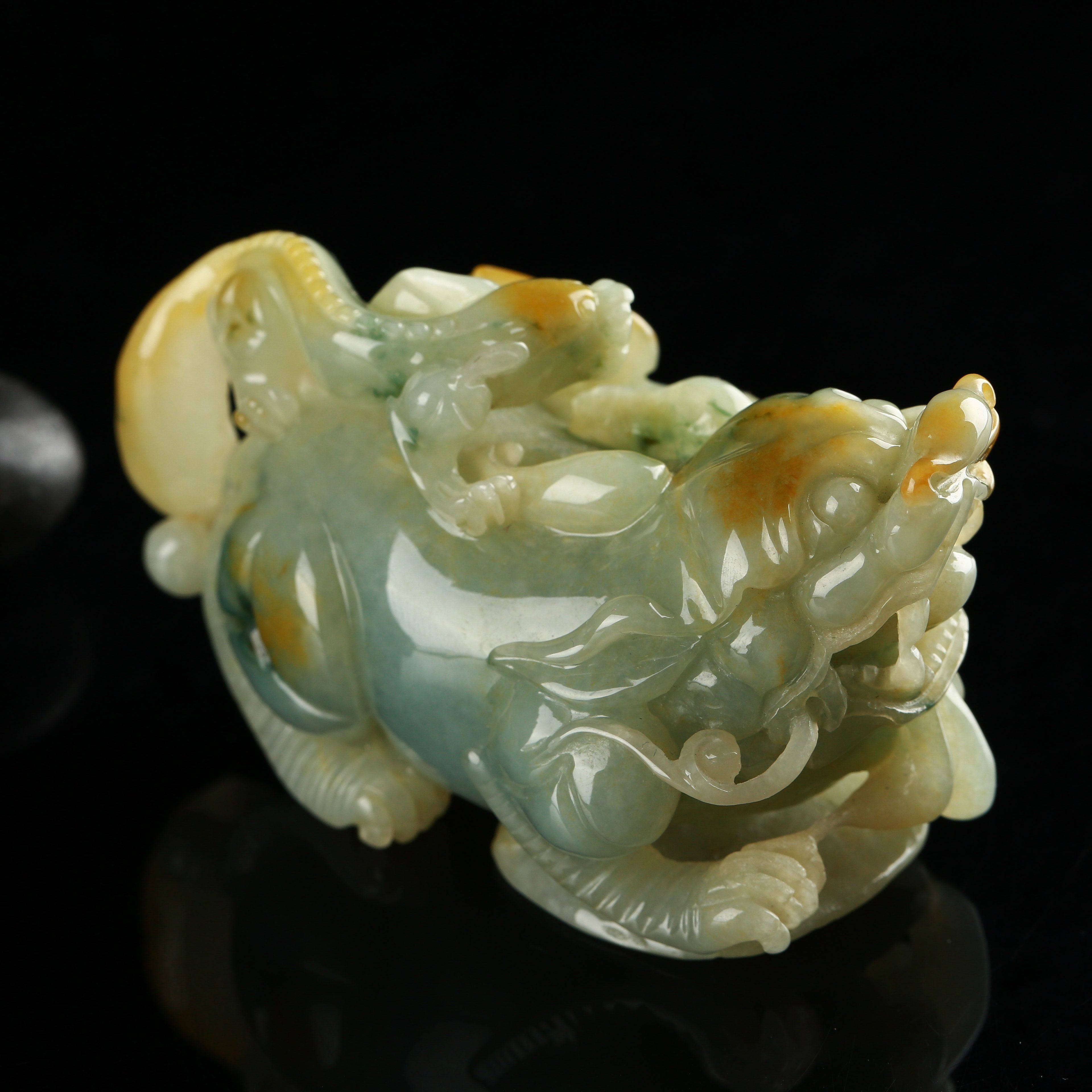 老坑翡翠精雕飘黄翡招财貔貅小摆件 142.11g(包含底座重量)