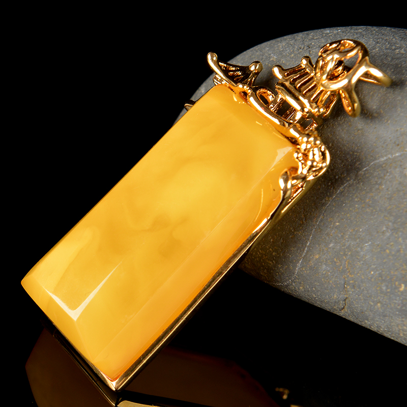 10.75g(带签)波罗的海银镶嵌蜜蜡平安无事牌吊坠xm404