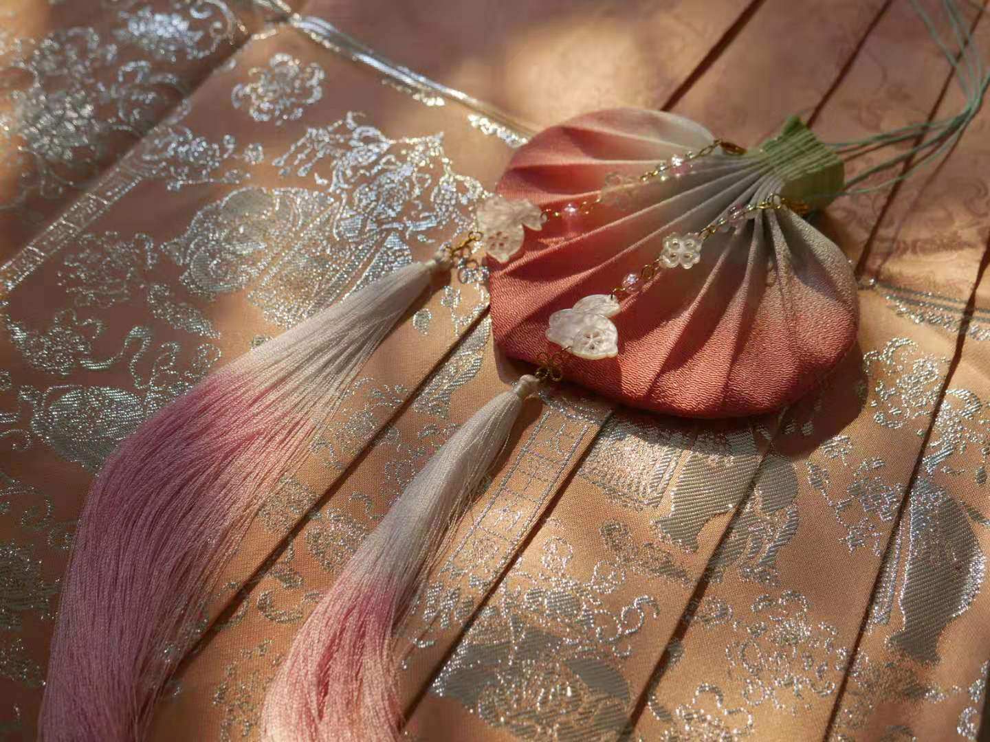 蜉蝣小居 桃夭 古法荷包 桃子 兔子 流苏挂件 汉服配饰 香囊手工