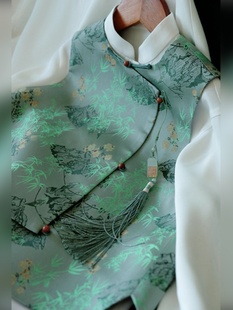 春夏季新中式一整套轻奢复古绿色宋锦马甲新中式衬衫叠穿两件套装