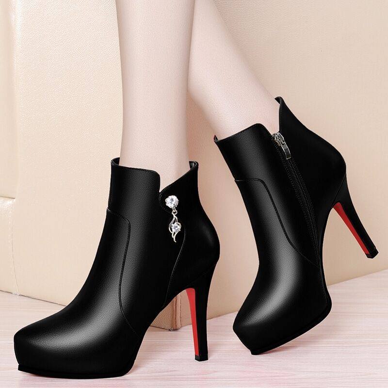 一折纯白色超高跟短靴细跟12厘米