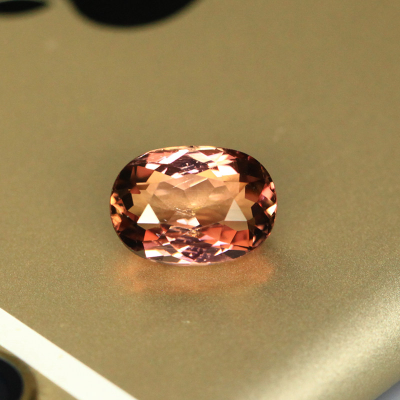 嘉德珠宝 2.566ct天然褐红色碧玺裸石 满火璀璨2600