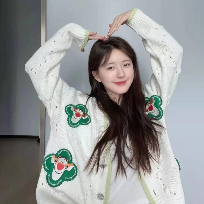 赵露思明星同款衣服早秋新款刺绣针织开衫女外穿宽松长袖毛衣外套