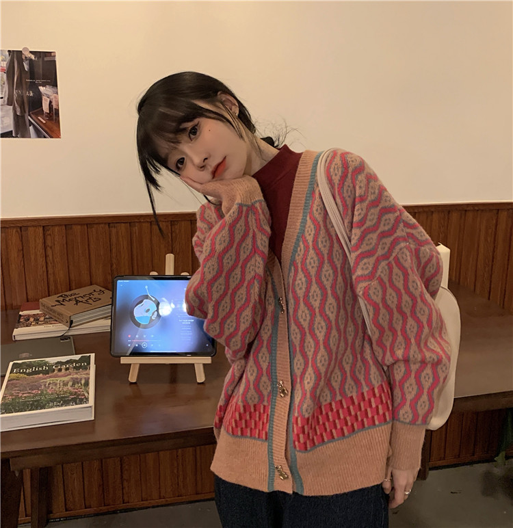 秋冬条纹美式复古小可爱的小熊扣子粉粉嫩嫩毛衣开衫女针织外套在类目 女装/女士精品, 毛衣中 - 来自Buy2taobao.com提供专业的淘宝代购服务