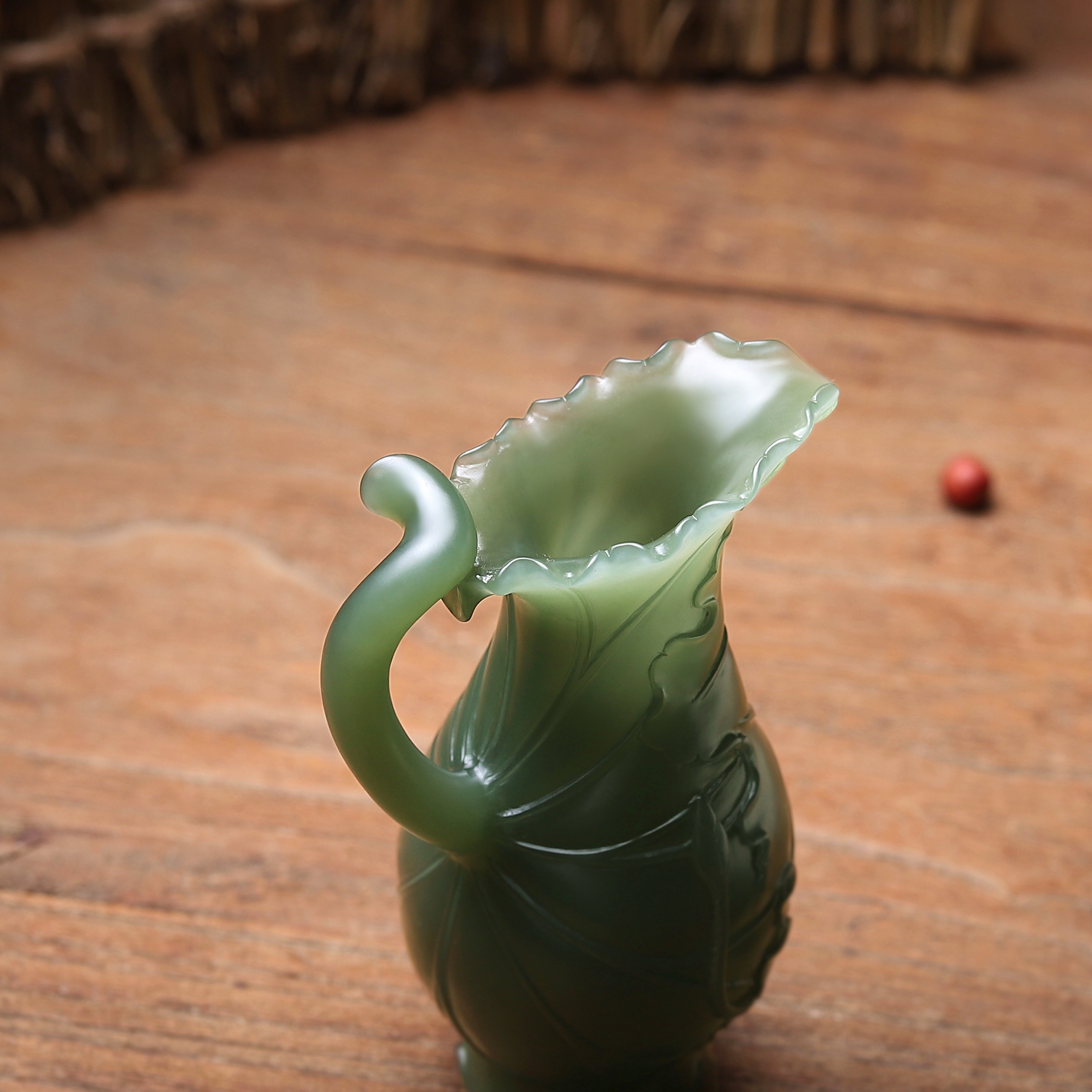 【即拍即得】中国玉石雕刻大师张春风工作室作品荷叶持壶摆件