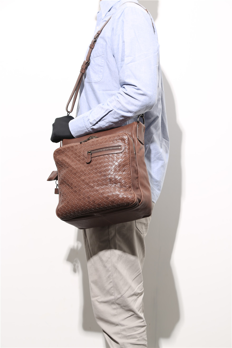 [9.0新]葆蝶家bv男士棕色斜挎包