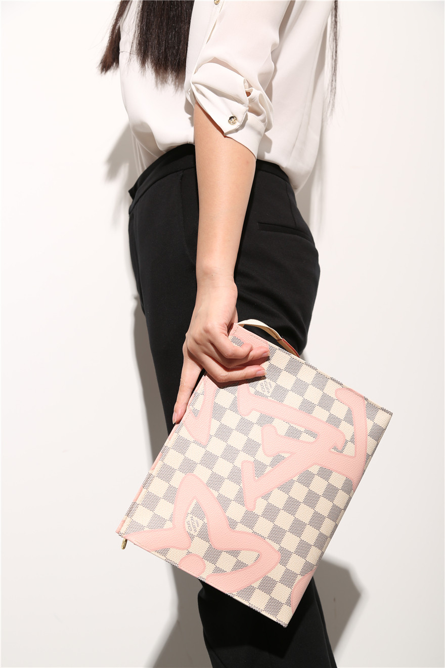 [9.9新]路易威登lv女士白棋盘格26号盥洗袋