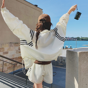 米白色防晒衣运动休闲套装女2024新款夏季薄款宽松透气冲锋衣外套