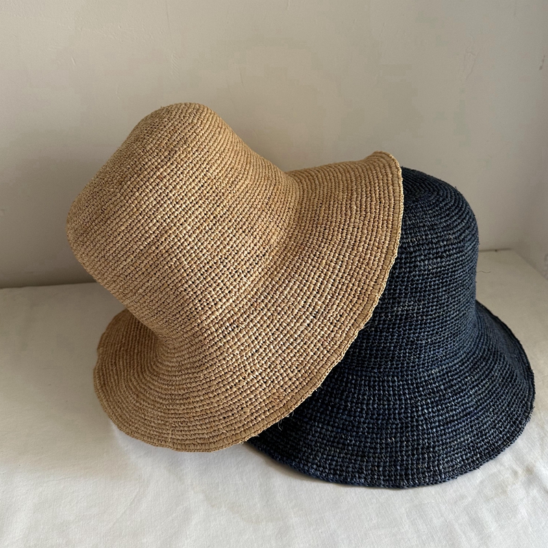 高级感渔夫帽草帽遮阳帽出游夏季女士深蓝色手工拉菲草透气不闷头