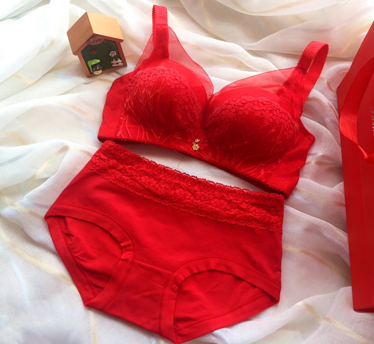 特价古今文胸套装红色