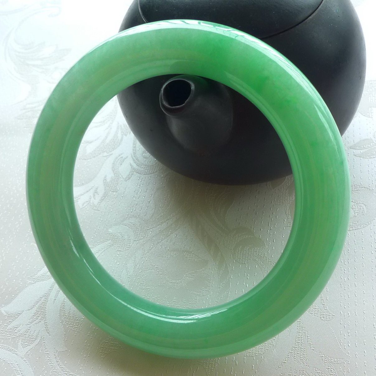 天然a货翡翠苹果绿圆条手镯80.58克 (圈口56.9mm)