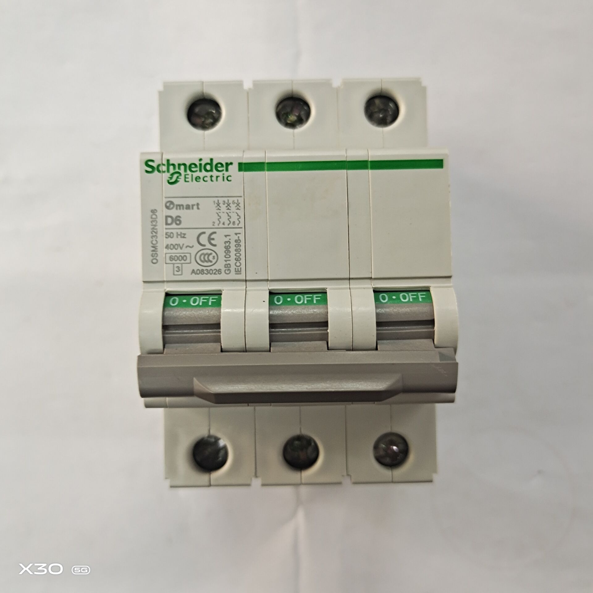 原装施耐德三级空气开关osmc32n-d6a3posmc32n3d6微型断路器空气开关