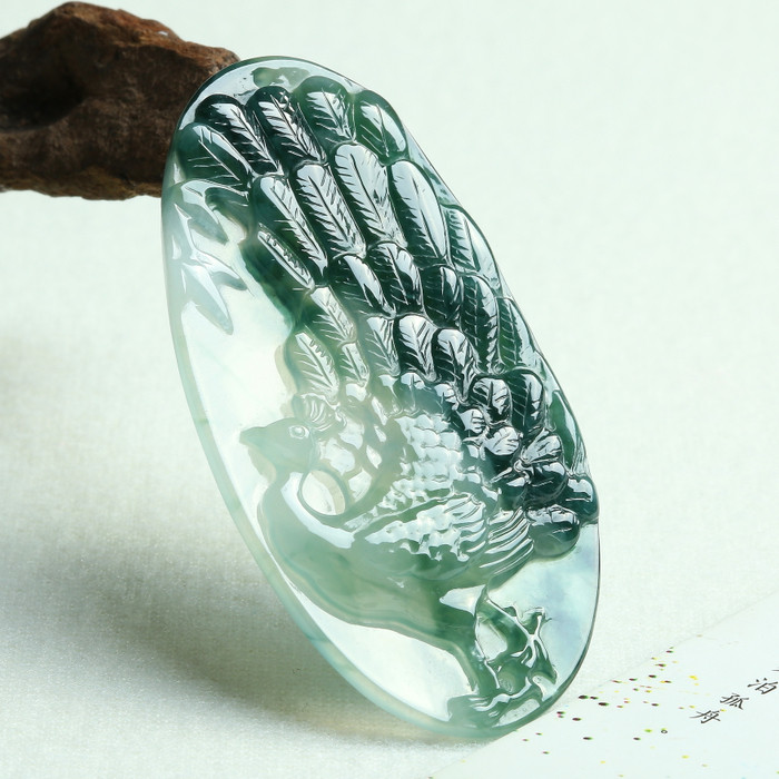 【源头好货-四会】精雕俏色飘花孔雀(绝代风华)翡翠挂件10.20g