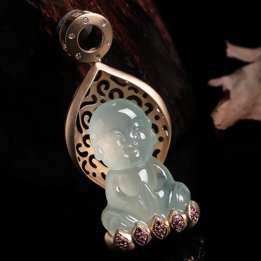 【精品翡翠-四会】翡翠a货冰润18k金红宝石镶嵌宝宝佛吊坠8.12g