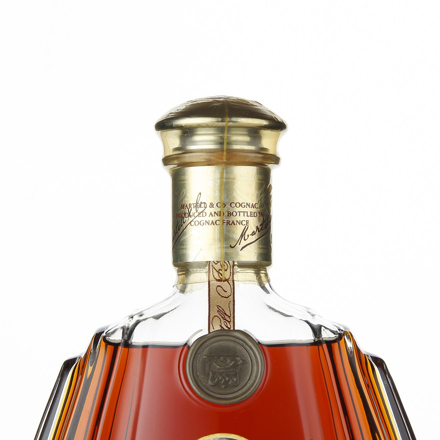 23. 约90年代 马爹利红带蓝章xo干邑 700ml 40度