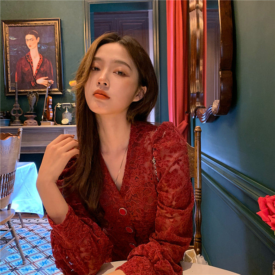 红色小衫女洋气v领法式宫廷内搭泡泡袖上衣网纱蕾丝打底衫2022年