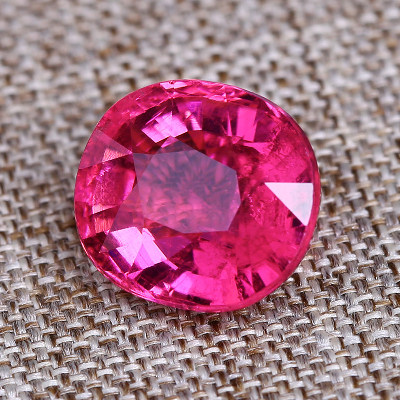 裸石_4.8ct_天然紫红色卢比来碧玺_火彩好_209617