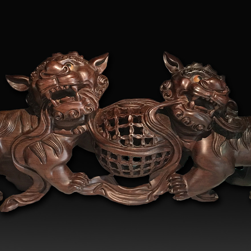 省级工艺美术大师曾岳辉作品 双狮抢球 黑檀木【云南文博会】