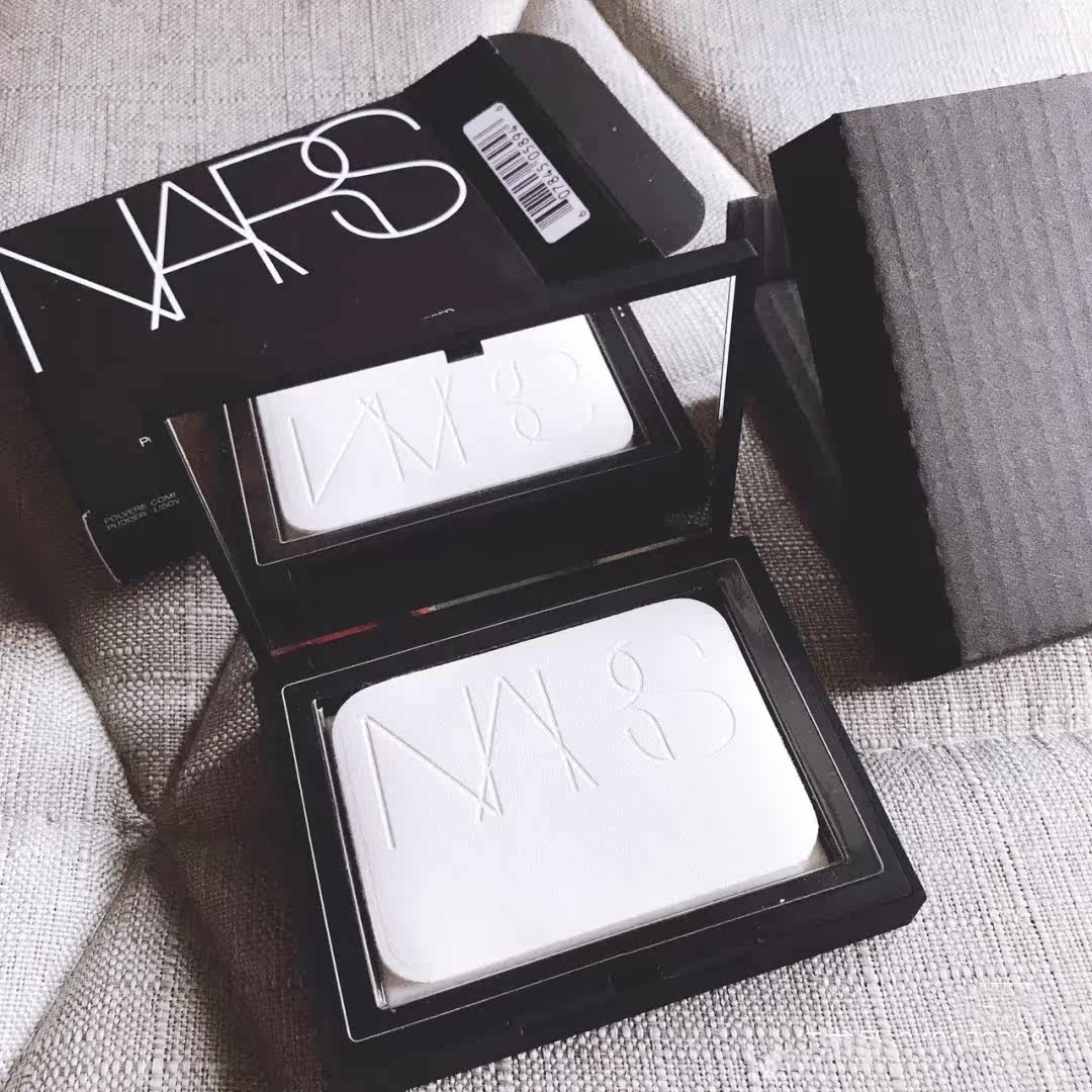 现货新版nars娜斯光透感透明蜜粉饼持久定妆雾面控油大白饼10g
