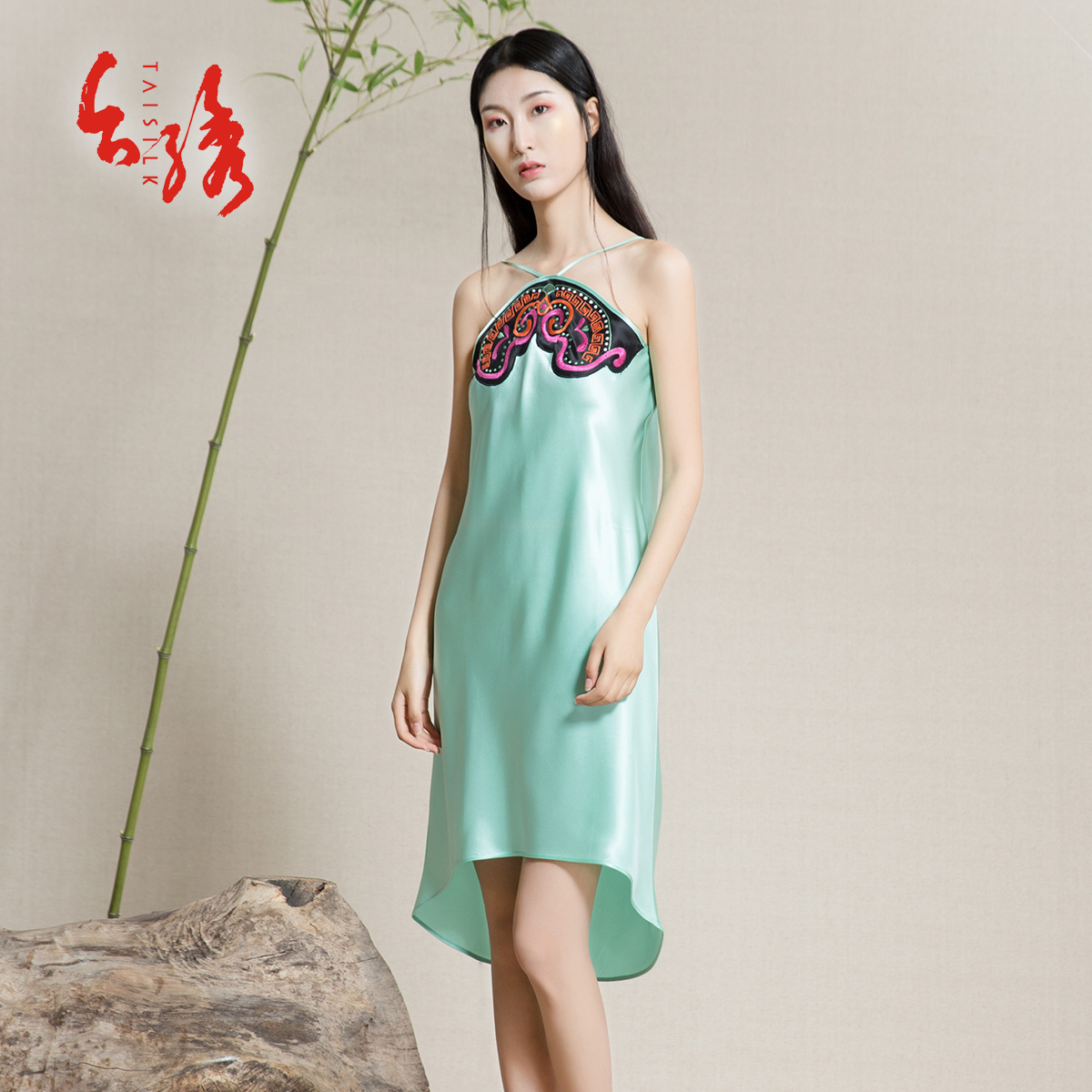 金台绣2019新款真丝睡衣女纯手工刺绣中裙蚕丝吊带睡裙TD01025|msdalam kategori Pakaian Dalam/seluar dalam lelaki/tracksuit, baju tidur - dari Buy2taobao.com untuk memberikan perkhidmatan ejen Taobao profesional membeli