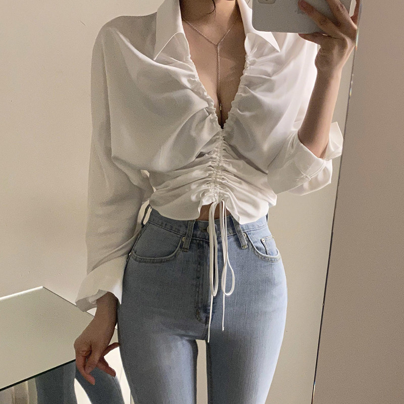 darlingaga绑带褶皱收腰宽松缎面衬衫女短款低胸翻边v领长袖上衣