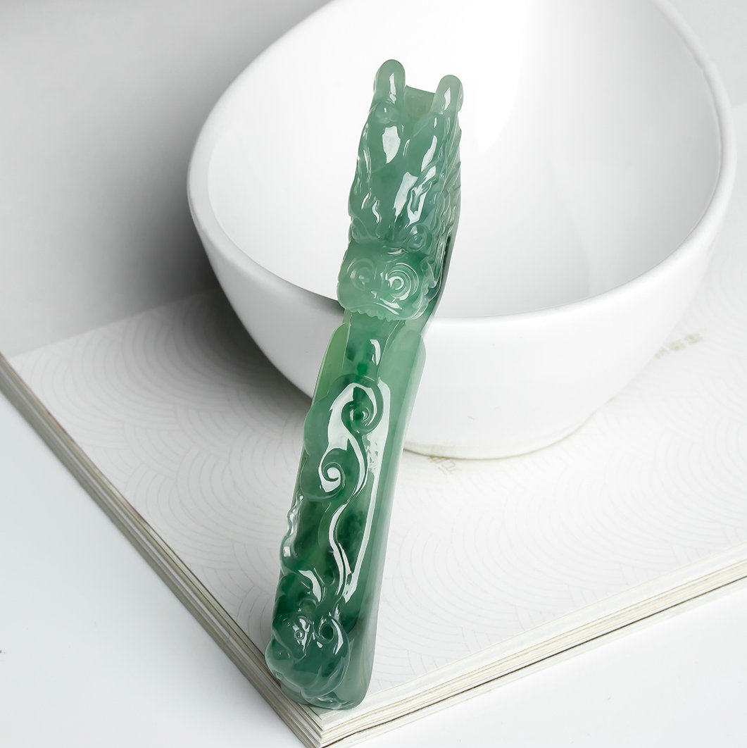 天然缅甸翡翠a货 龙勾玉坠 50.71g