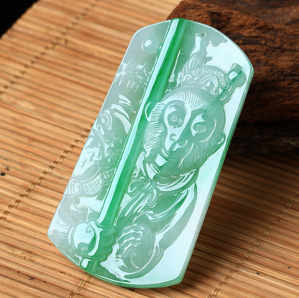 天然缅甸a货翡翠-冰绿美猴王28.22g