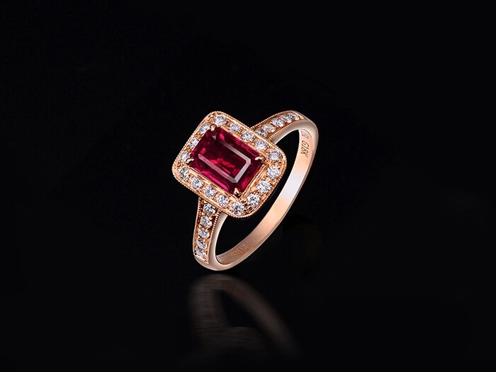 08ct 0.27ct天然矩形红宝石镶钻女戒3.3g 手寸13# 市价4.2万