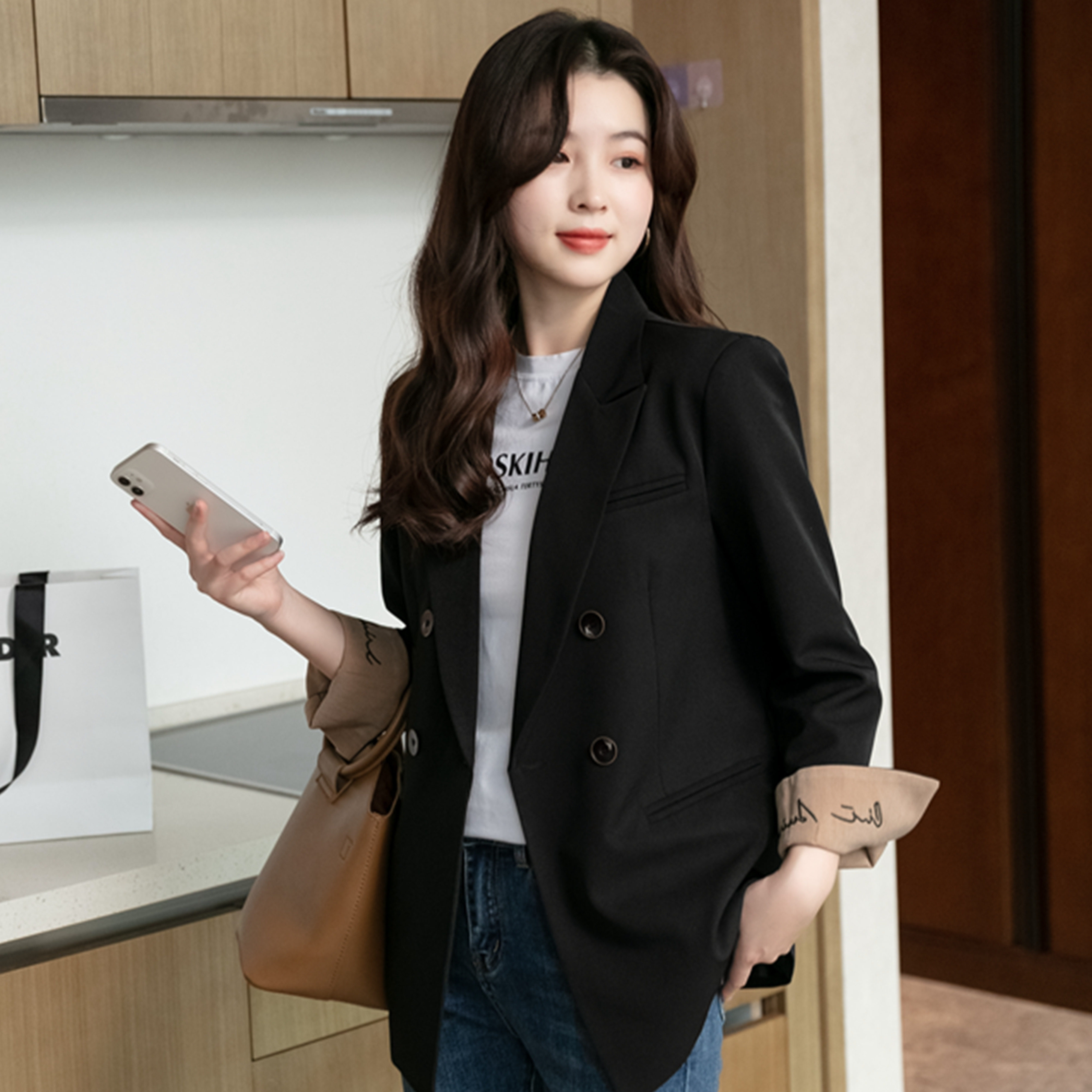 黑色高级感炸街小西装2022春秋小个子休闲短款袖口刺绣西装外套女