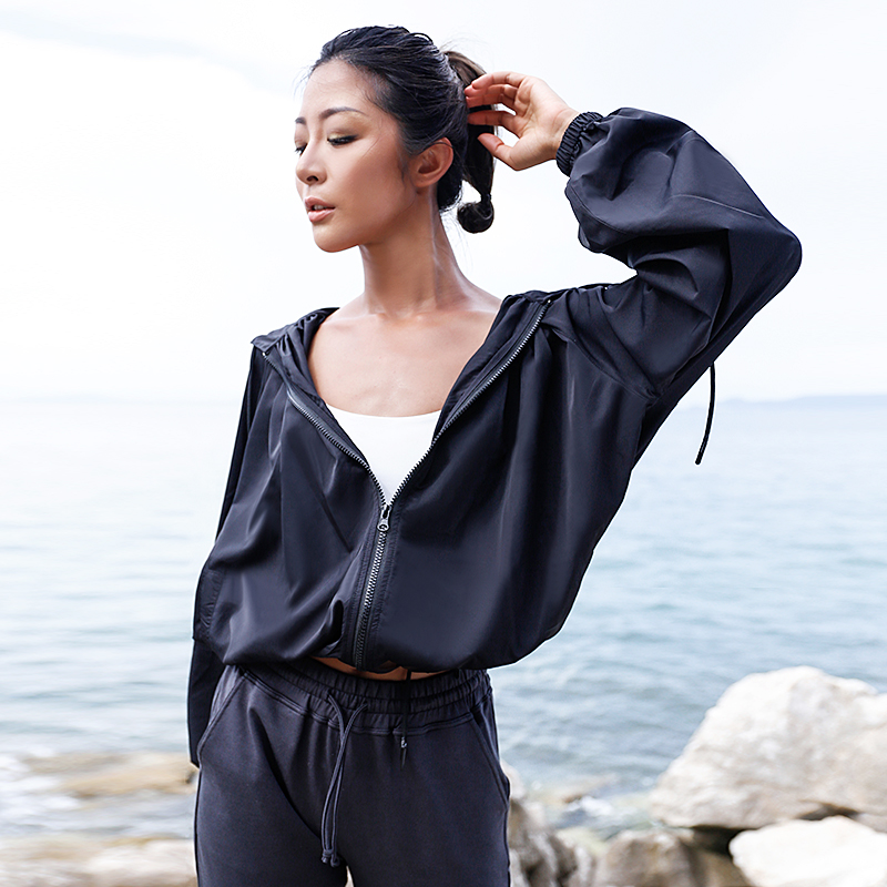 La Nikar 春秋薄款运动外套女 宽松休闲风衣连帽拉链跑步健身速干在类目 运动服/休闲服装, 运动风衣中 - 来自Buy2taobao.com提供专业的淘宝代购服务