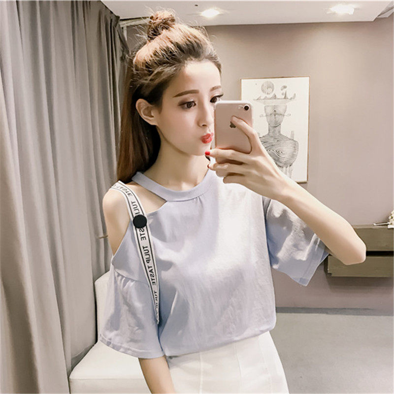 原宿漏肩上衣女夏装2020新款ins半袖一字领露肩t恤女宽松韩版学生