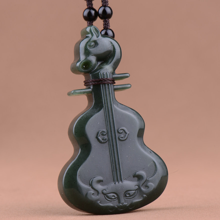 【琵琶】和田玉 精美碧玉琵琶吊坠67.98g