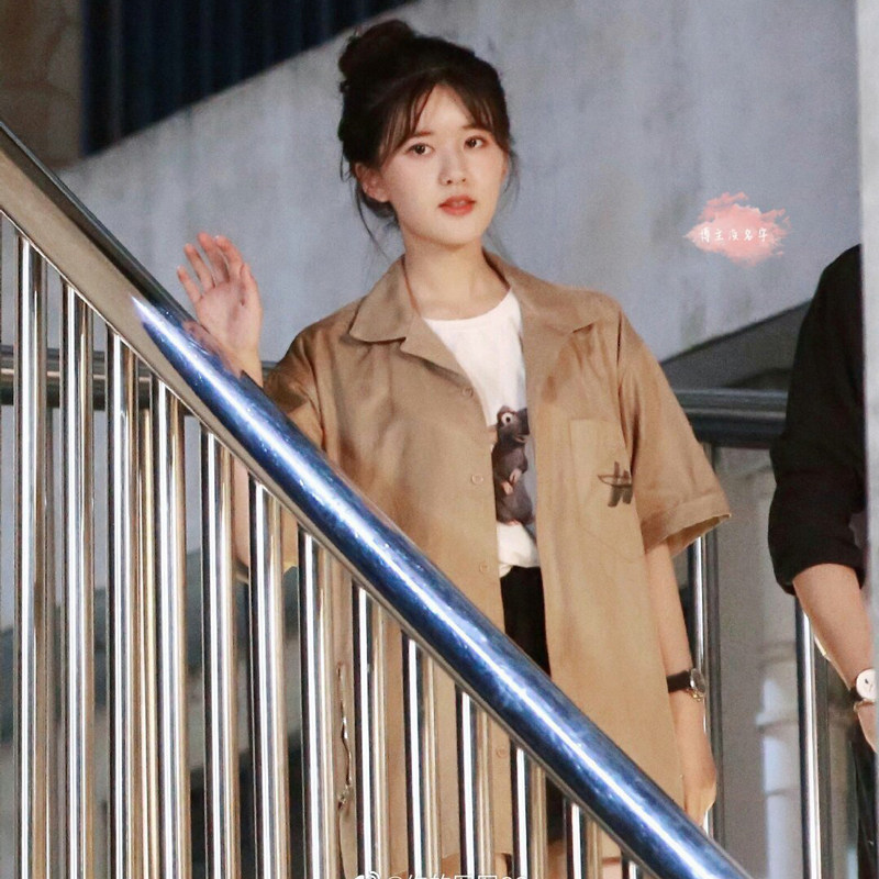 法代一不小心捡到爱赵露思顾安心同款卡其色翻领宽松衬衫夏季新款