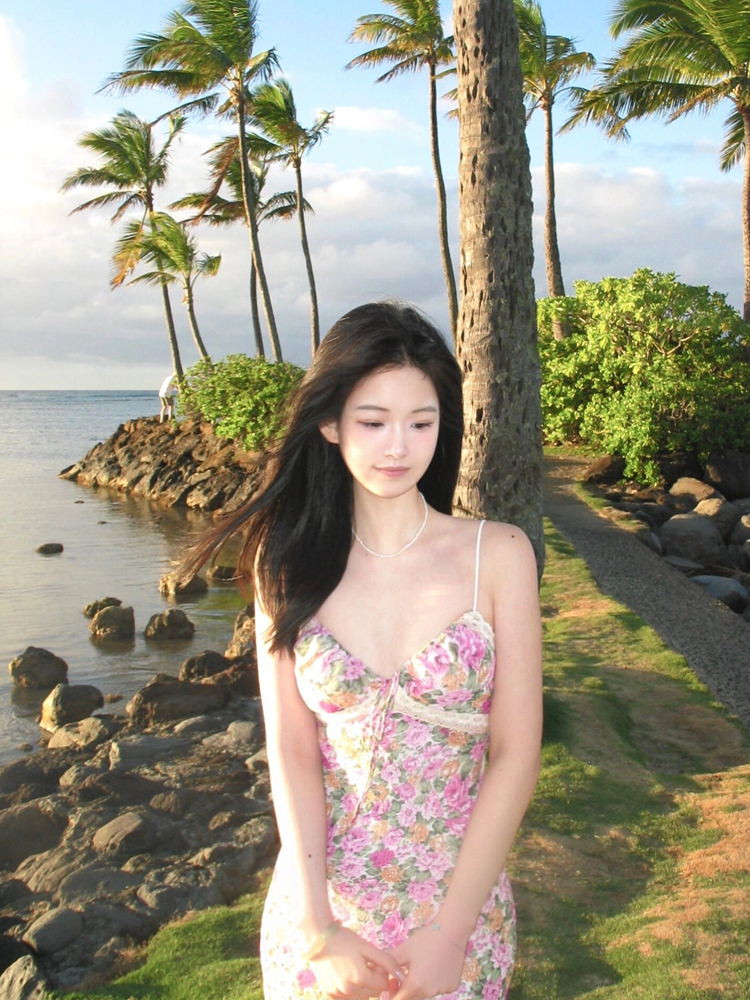 沙滩裙海边度假高级感吊带连衣裙茶歇法式甜美气质碎花仙女长裙子