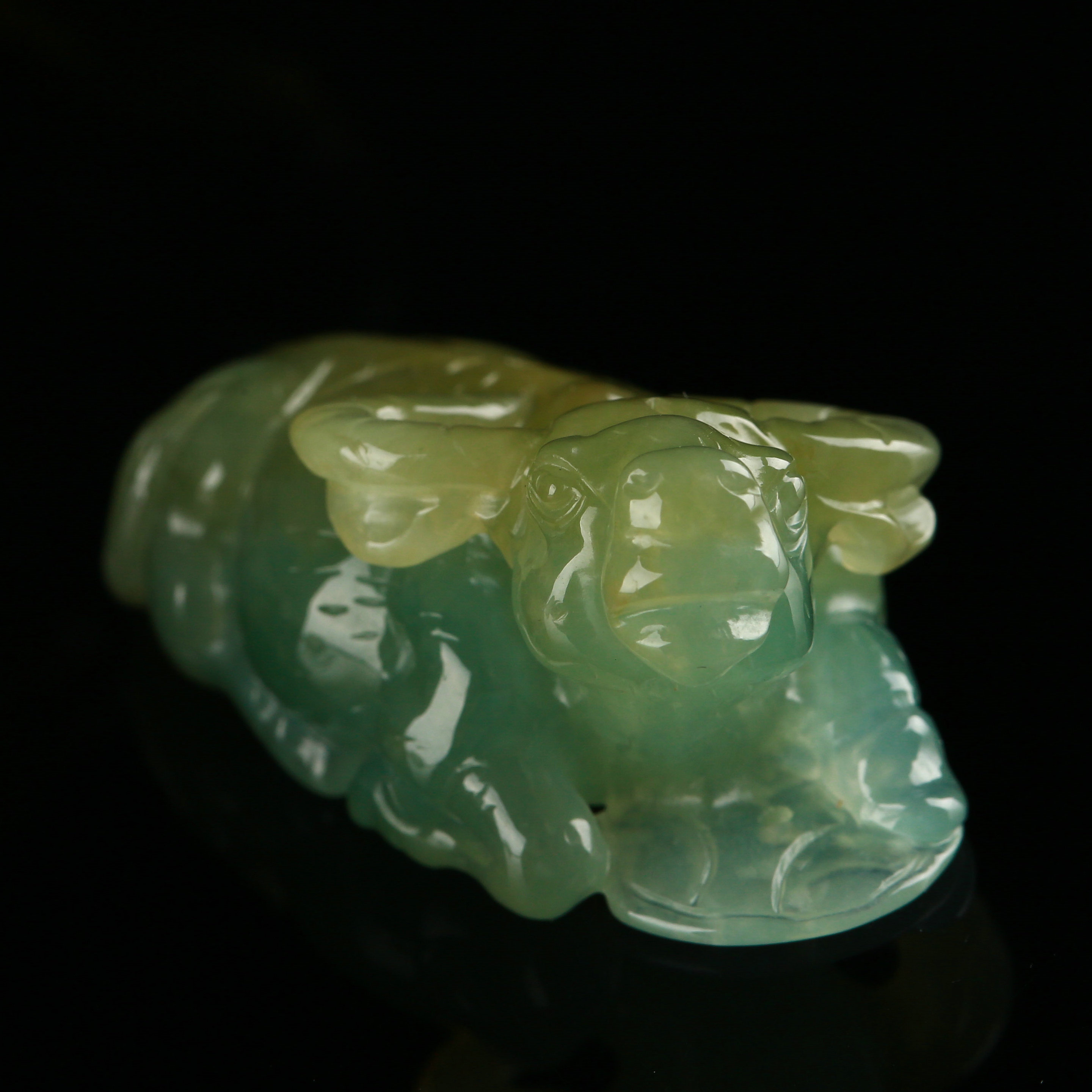 缅甸a货细糯种满色牛气冲天翡翠 吊坠 23.79g